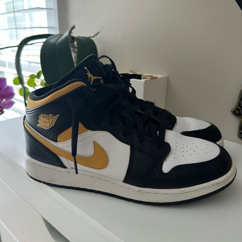 Nike Kids Black White Gold Air Jordan Mid-Top Sneakers